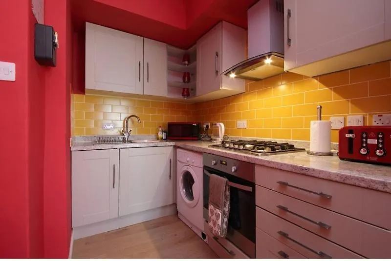 Edinburgh Drumdryan Central Aparthotel location